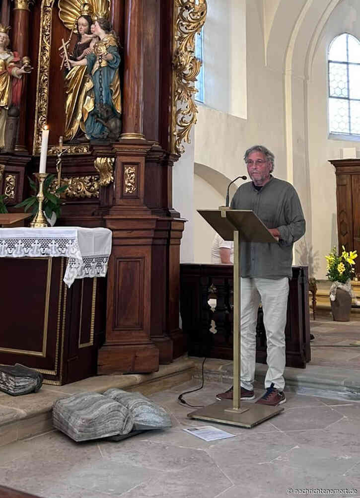 „Bibeln – Bücher“ steinerne Skulpturen von Clemens Muth – Ausstellung verlängert