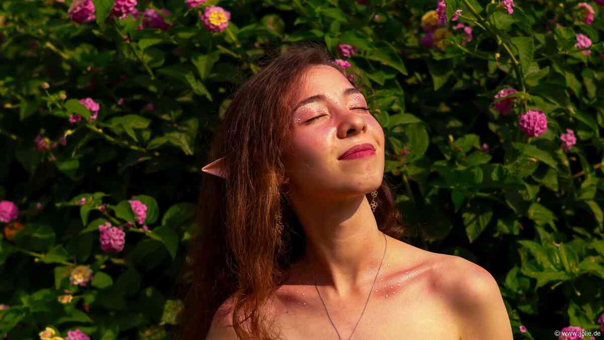 Laut Profis: Dieser einfache Puder-Trick macht dein Make-up schweißfest