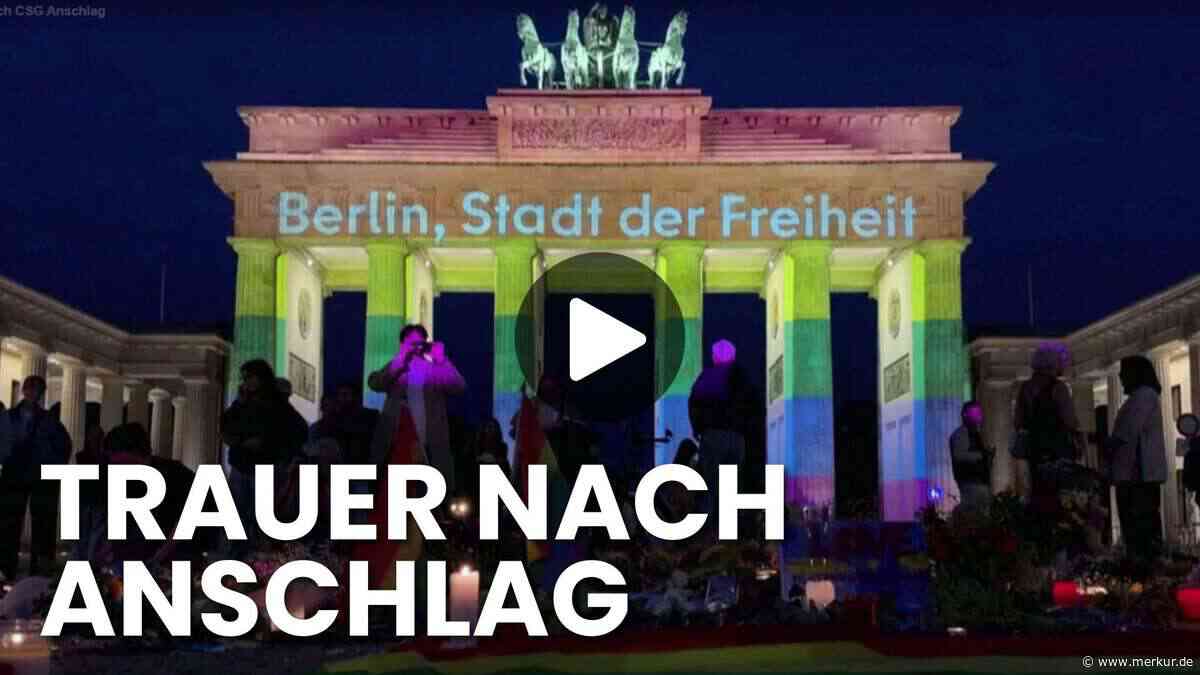 Gebäude strahlt in Regenbogenfarben – Tausende versammeln sich am Brandenburger Tor