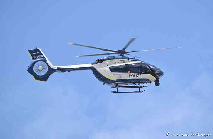 Einbrecher fahren mit Auto in Juweliergeschäft