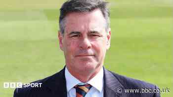 Essex chairman Gallian steps down