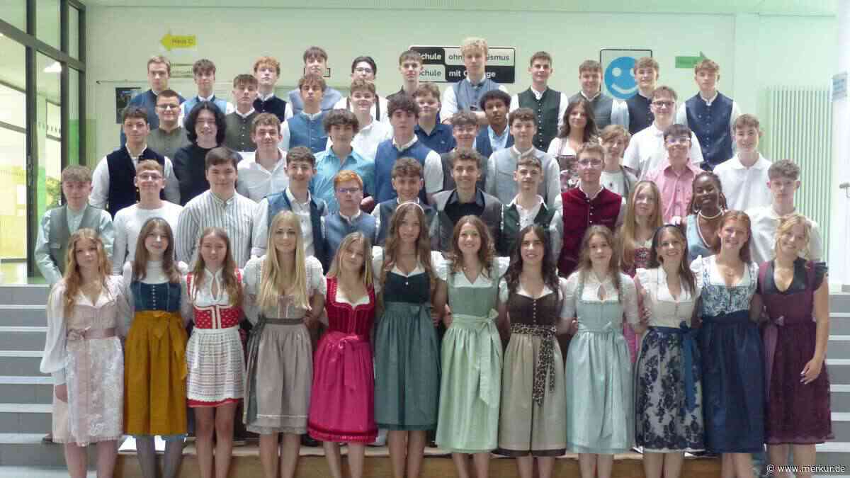 Realschule Oberding verabschiedet 53 Absolventen mit Mittlerer Reife