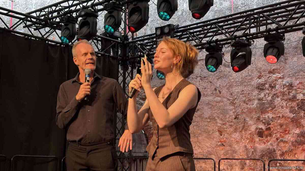 Vater-Tochter-Kabarett: Max (58) und Toni Uthoff (18) liefern sich in Mühldorf Schlagabtausch