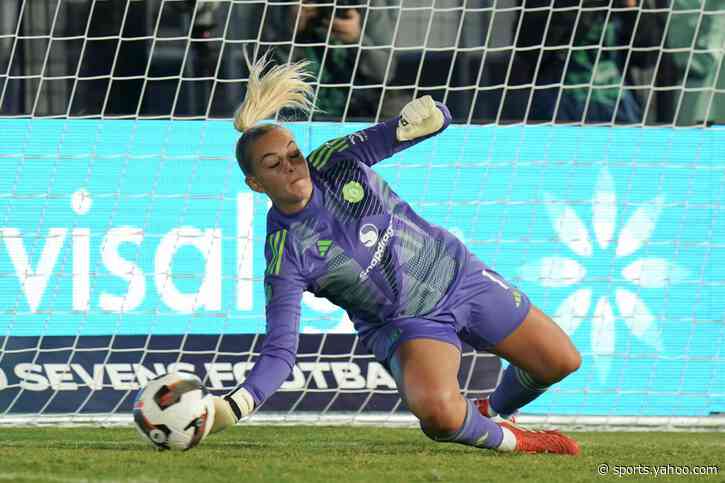Newcastle United sign Manchester United keeper Rendell on loan