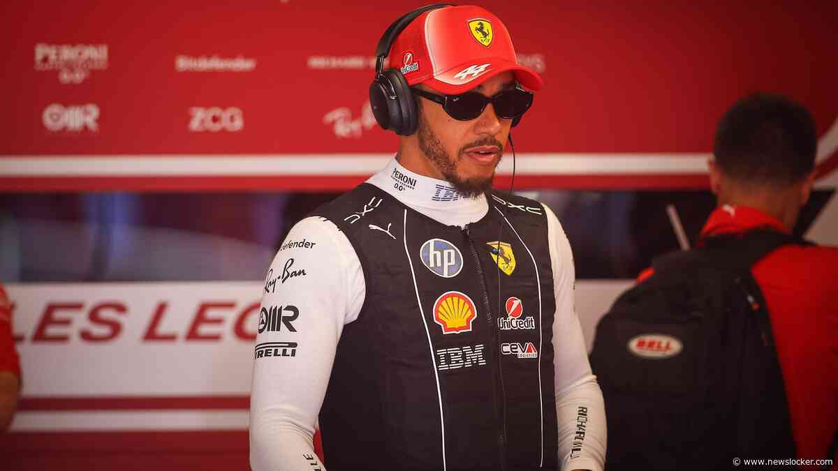 Lewis Hamilton vindt dat Ferrari verkeerde strategische beslissing nam bij GP Hongarije: ’Pitstop opende deur naar tijdstraf’