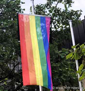 Schifferstadt – Regenbogenfahne am Rathaus als Zeichen der Solidarität