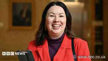 Lennon launches Scottish Labour leadership bid
