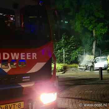 Brand auto statushouder Geesteren is aangestoken, surveillance opgeschroefd