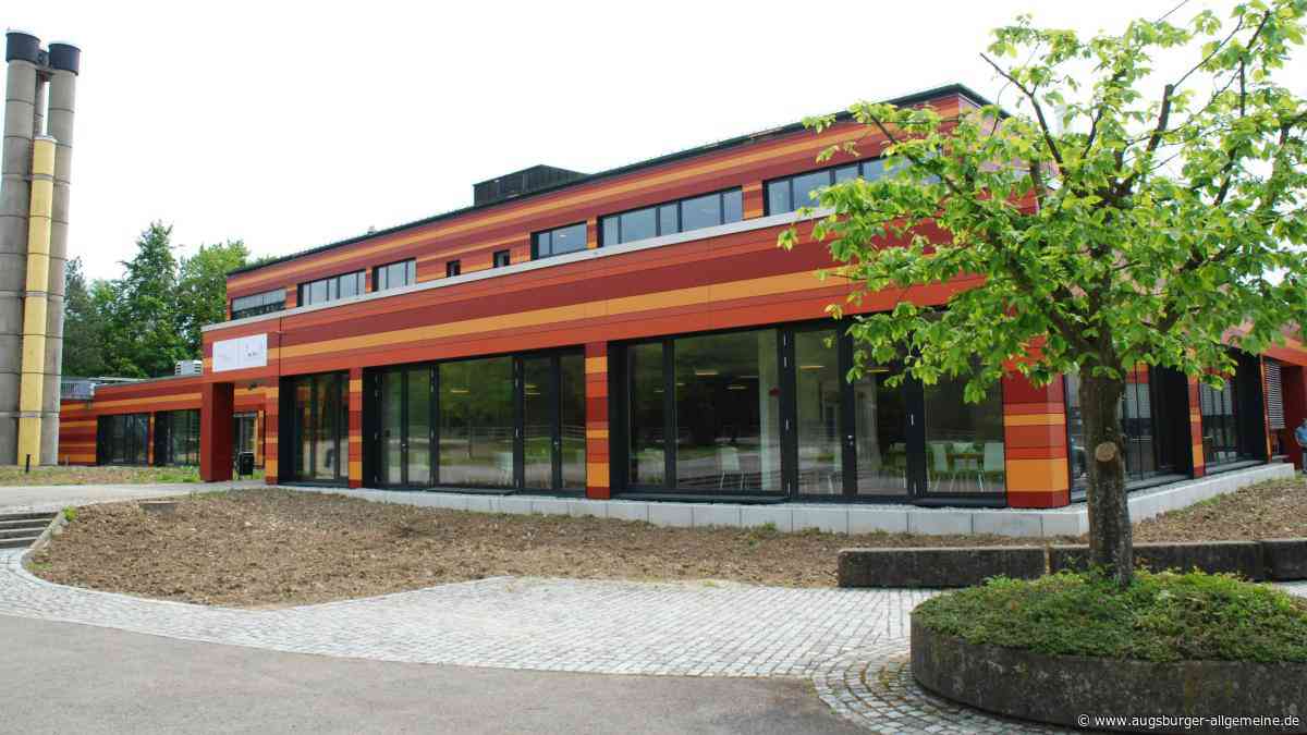 Plötzlich fliegt ein Stock: Unbekannter verletzt Schüler im Gesicht