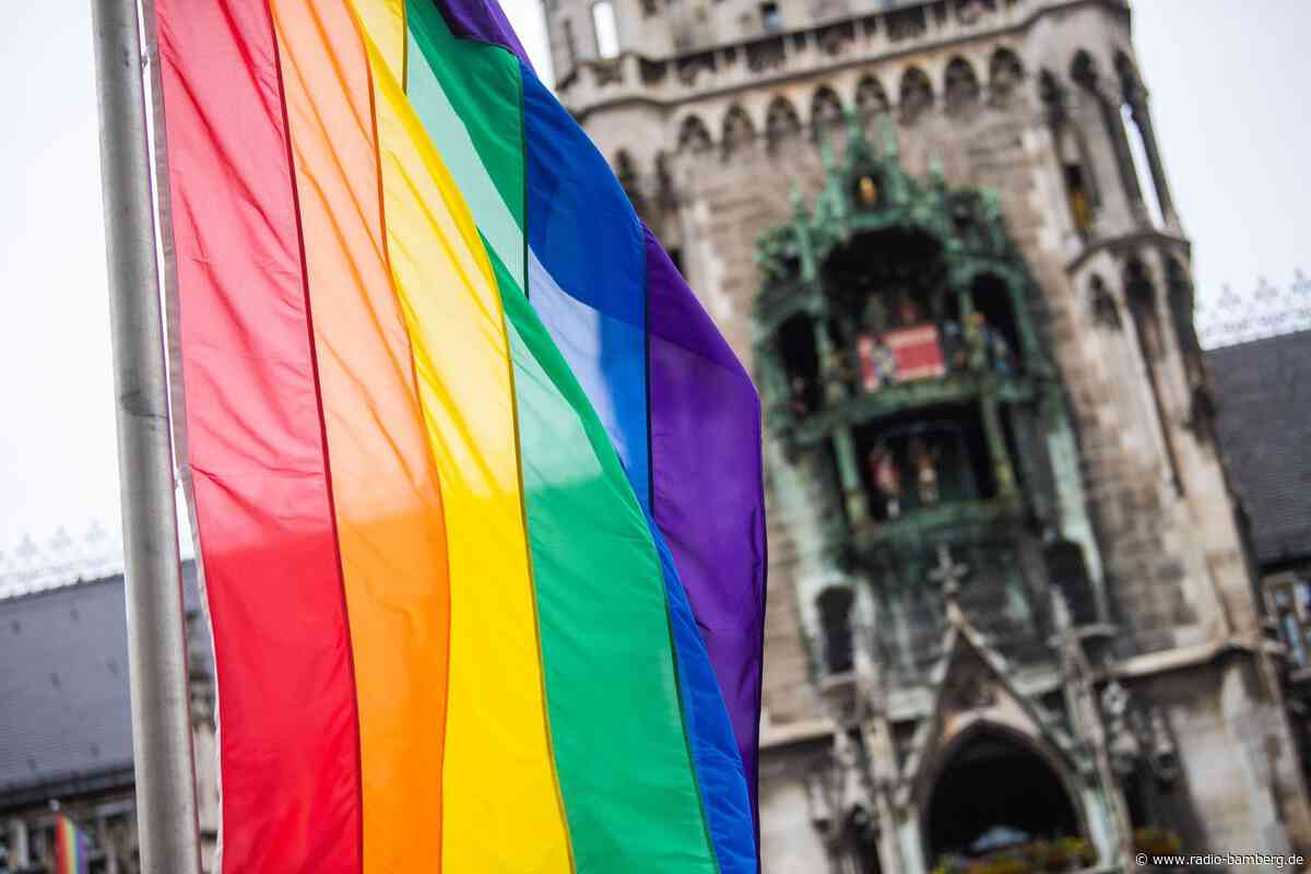 Regenbogenflaggen in München nach Anschlag beim Berliner CSD