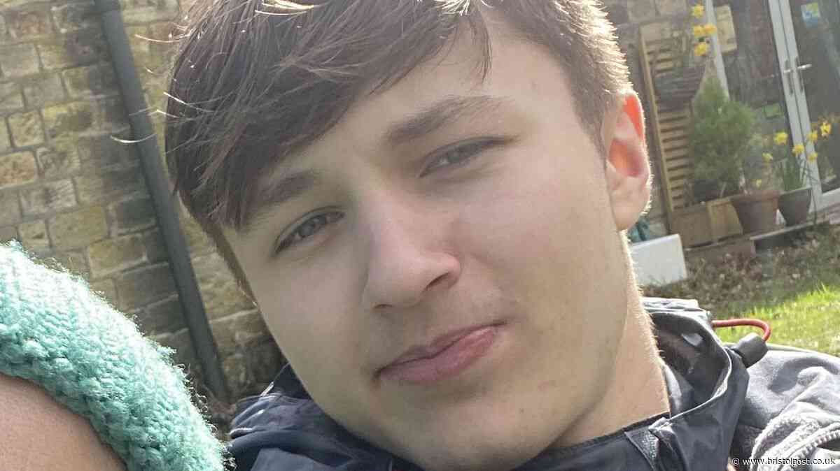 Teen hospitalised with psychosis two weeks after using vapes 'laced with drugs'
