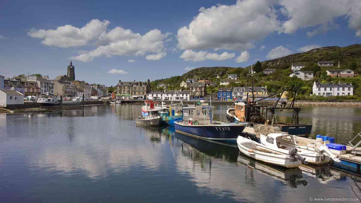 Two women dead getting into difficulty in Scottish loch