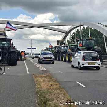 Boeren voeren actie op Witte Brug; verkeer enige tijd vertraagd