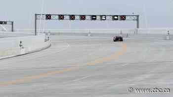 Gordie Howe’s family are the first to cross the bridge