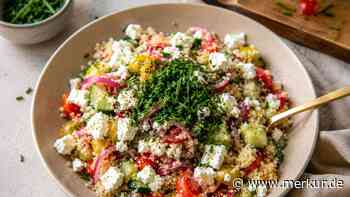 Der perfekte Sommersalat mit Quinoa und bunten Tomaten