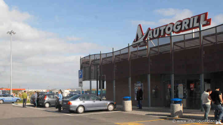 Due fratellini restano chiusi in macchina in autogrill: intervengono i vigili del fuoco