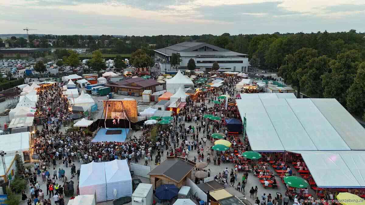 Circus Imago: 21 Artistinnen schweben im Ring über dem Boden