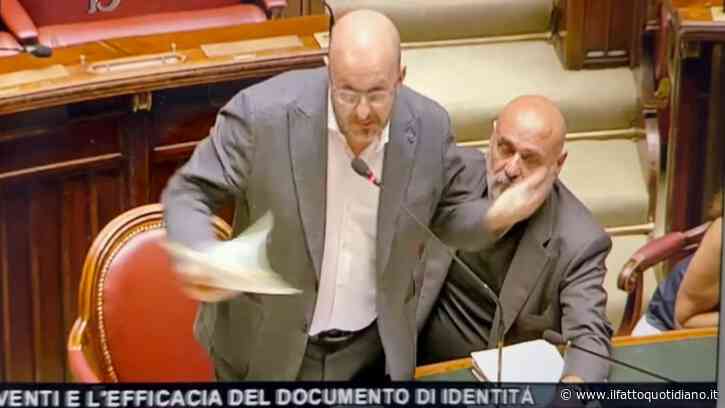 “Visto che l’emendamento parla di maneggio di armi e è firmato da Pozzolo non sono andato avanti. Voto no”: la frase di Berruto (Pd) fa ridere l’Aula