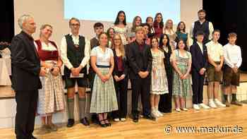 97 Schüler der Weilheimer Realschule erhalten ihre Abschlusszeugnisse