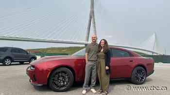 Gordie Howe’s family are the 1st to cross the bridge