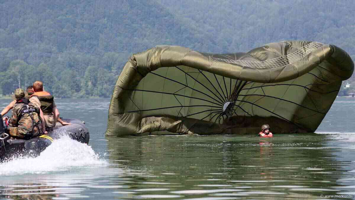 Bundeswehr trainiert Notfall-Sprünge ins Wasser