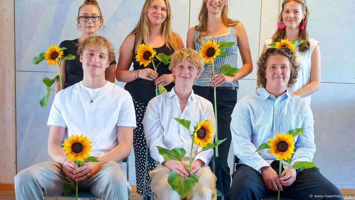 Große Freude in Rosenheim: Sieben Waldorfschüler schaffen den Realschulabschluss