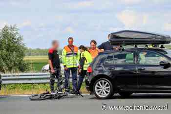 Auto en bedrijfsbus botsen op snelweg