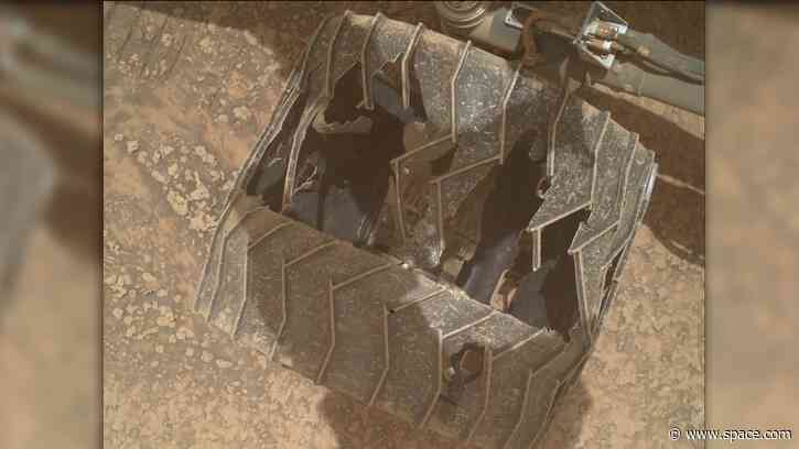 Curiosity Mars rover inspects cracked wheel | Space photo of the day for July 27, 2026