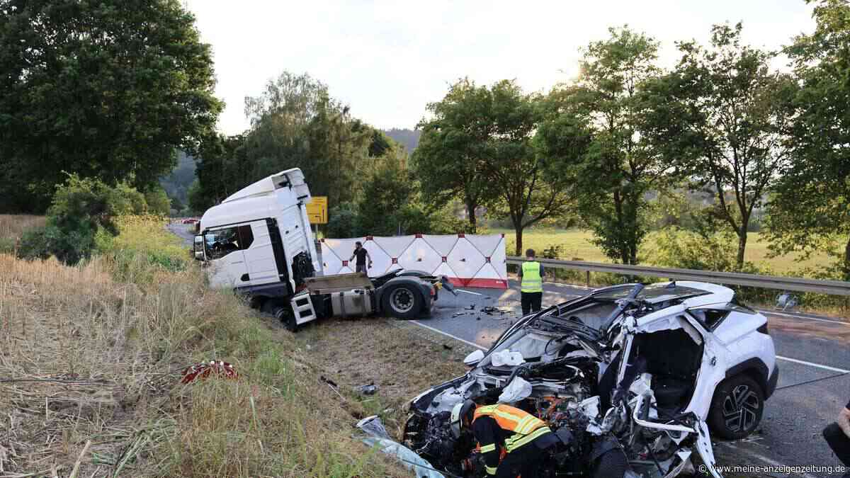Tödlicher Frontalcrash in Hessen: Autofahrer stirbt nach Kollision mit Lkw