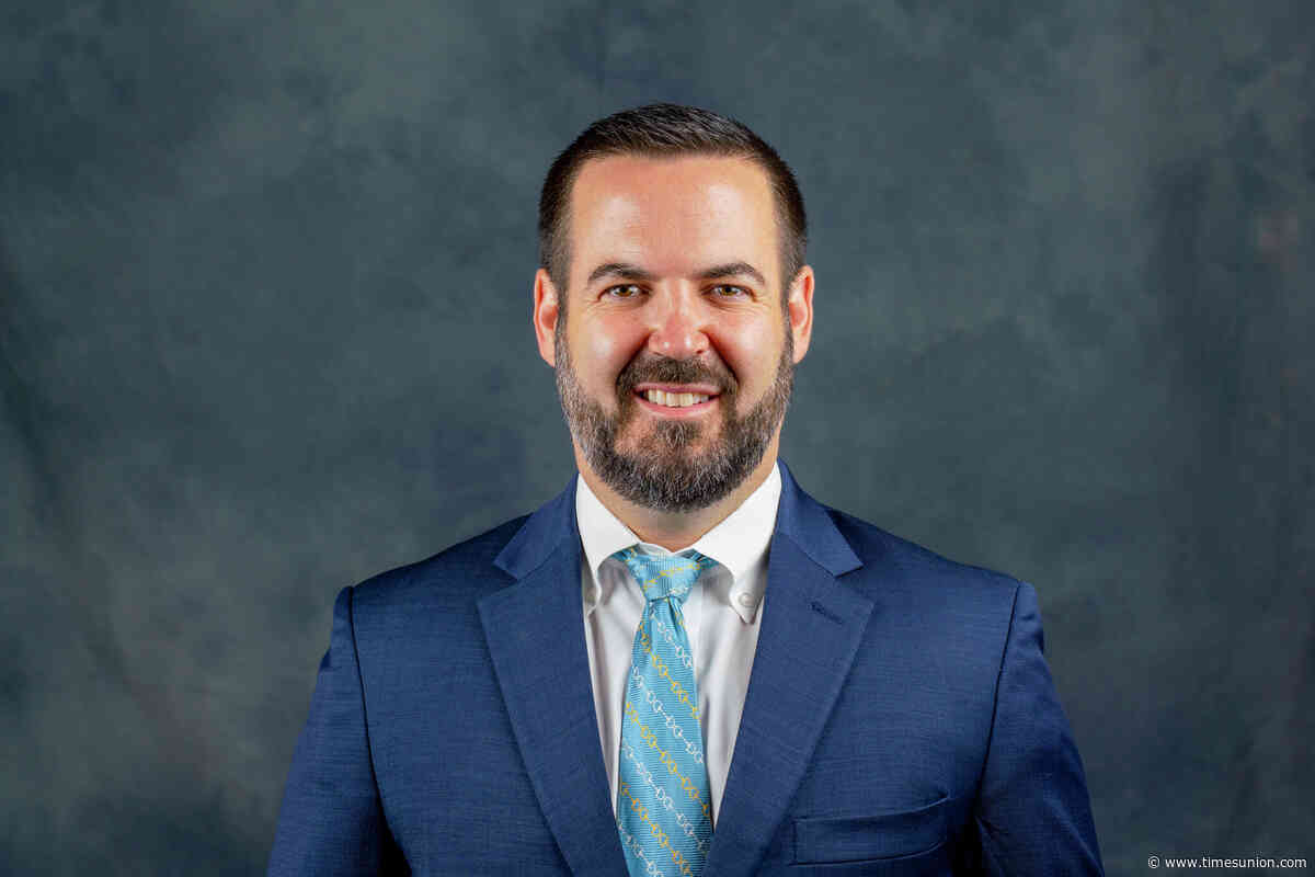 Roohan Realty promotes Dan Roohan to vice president