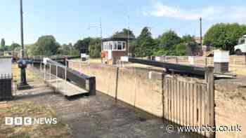 Divers complete repairs on 183-year-old lock