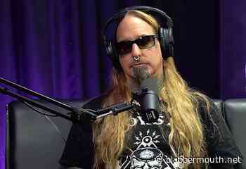 COAL CHAMBER And DEVILDRIVER Frontman DEZ FAFARA: 'They Found A Tumor In My Head' Almost Two Years Ago