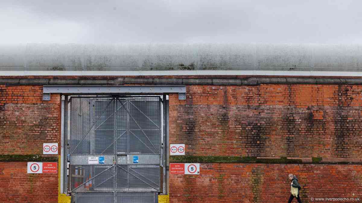 HMP Liverpool prisoners shout for cell to be unlocked as man found unresponsive