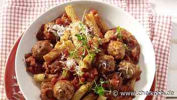 Pasta mit Thymian-Tomatensauce und Salsiccia-Bällchen