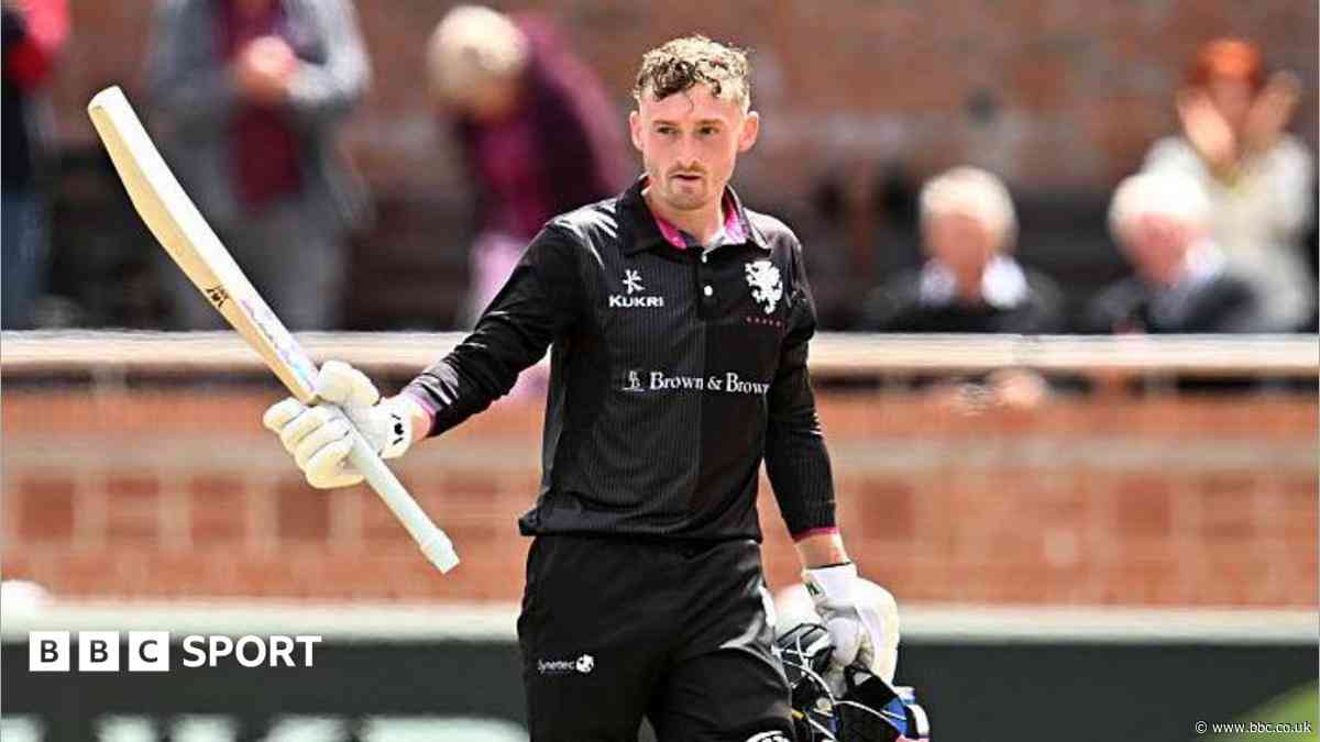 Goldsworthy extends Somerset deal to 2028