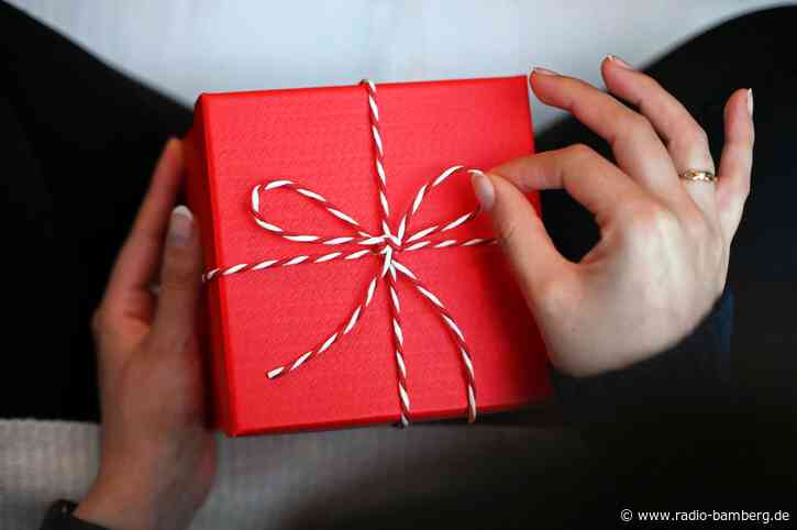 Umfrage: Warum wir uns gern selbst Geschenke kaufen