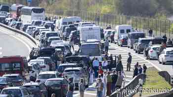 Volle Autobahnen, 1000 Baustellen, Grenzkontrollen: ADAC warnt vor brutalem Stau-Wochenende