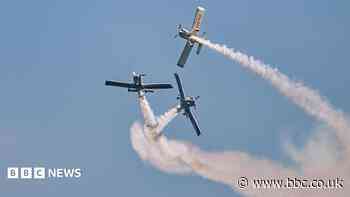 Carnival starts with dramatic air displays