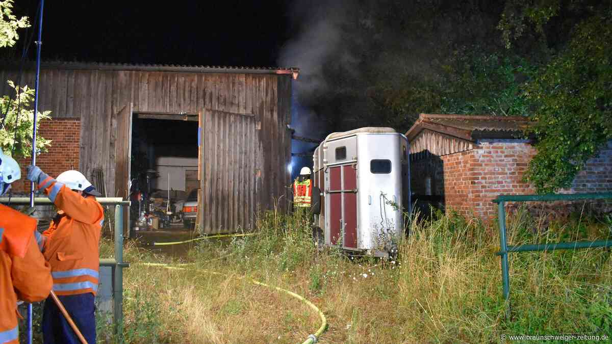 Scheune brennt im Südkreis Gifhorn – Feuerwehr mit 120 Einsatzkräften vor Ort