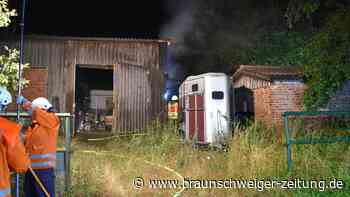 Scheune brennt im Südkreis Gifhorn – Feuerwehr mit 120 Einsatzkräften vor Ort