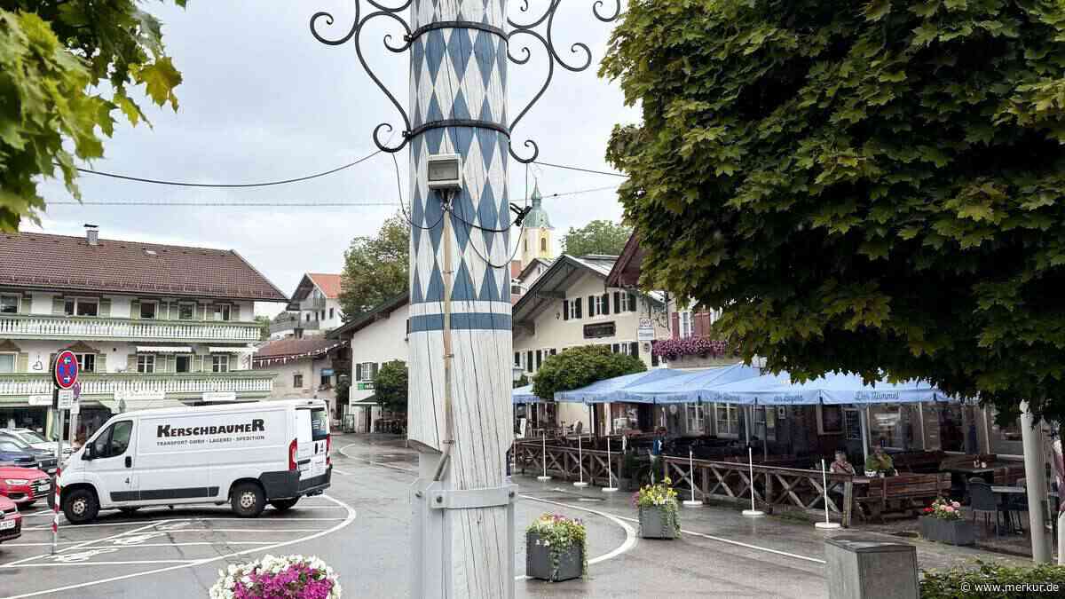 Aus Sicherheitsgründen: Maibaum von Miesbach bekommt neues Fundament