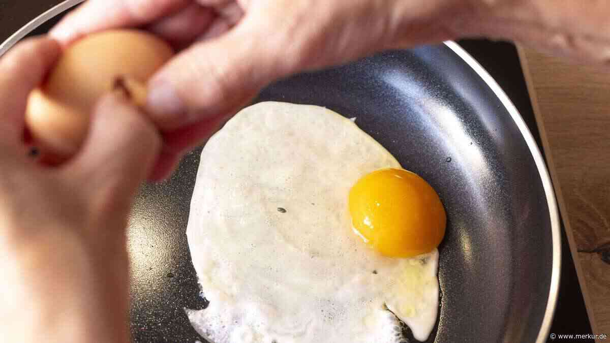 Eiswürfel im Spiegelei: Dieser Trick macht das Frühstücksei perfekt