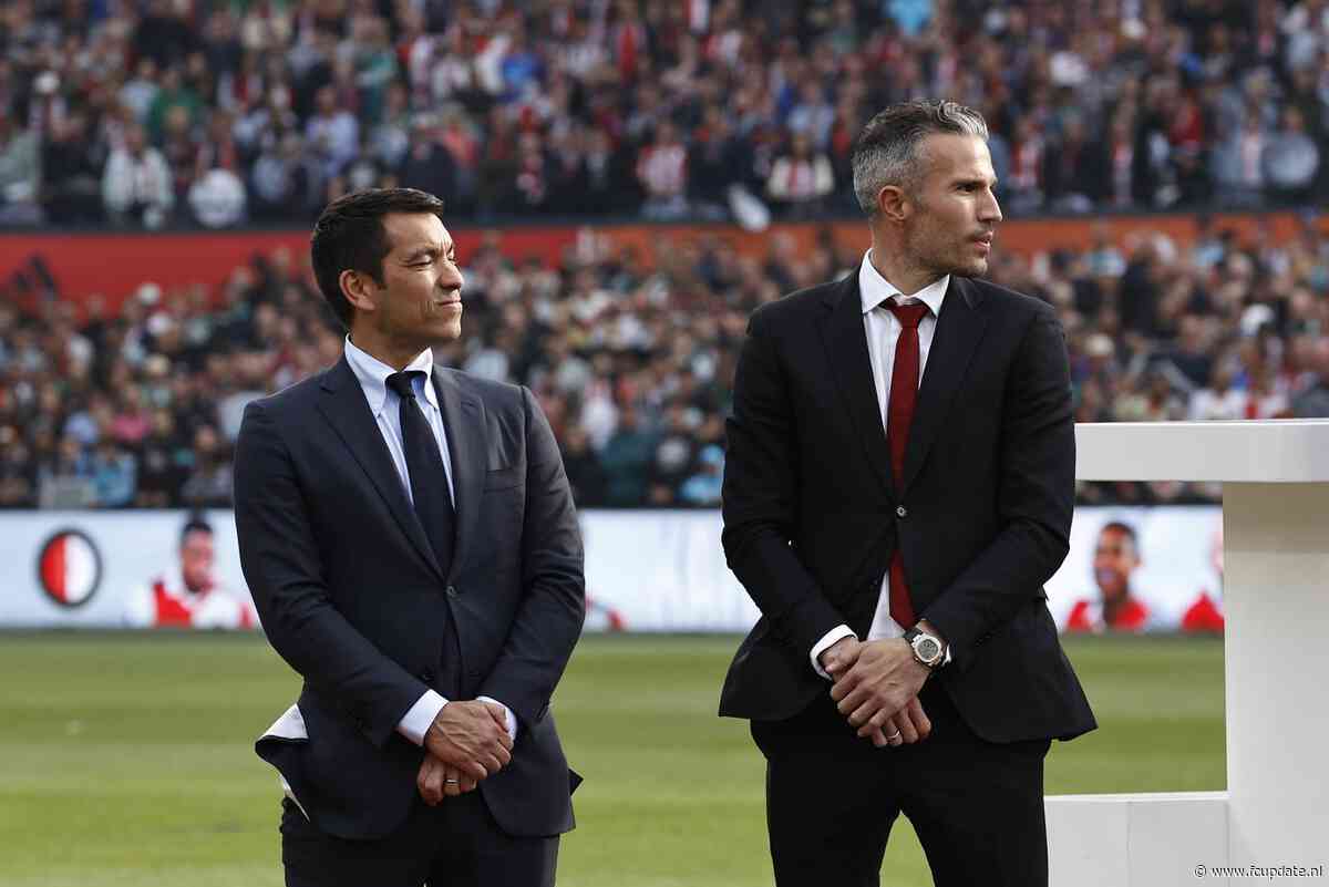 Robin van Persie belt Van Bronckhorst met duidelijke vraag over zijn zoon