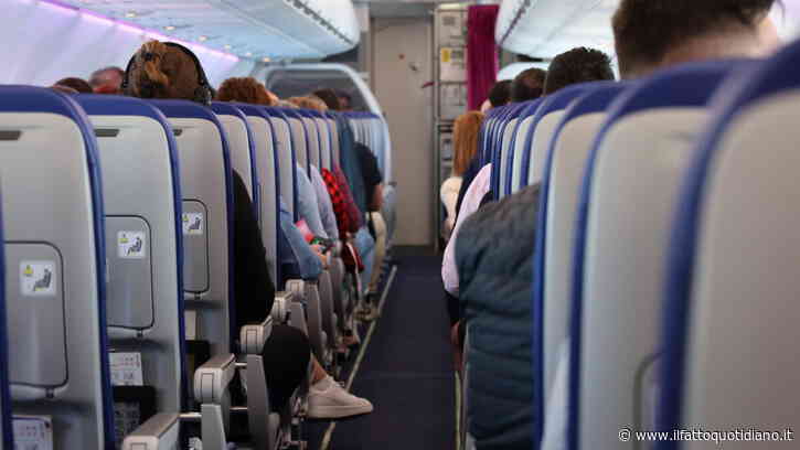 “Installazione non corretta dei sedili su centinaia di aerei Boeing 737 Max, ci sono rischi per la sicurezza dei passeggeri”: il nuovo allarme dell’agenzia statunitense per l’aviazione civile