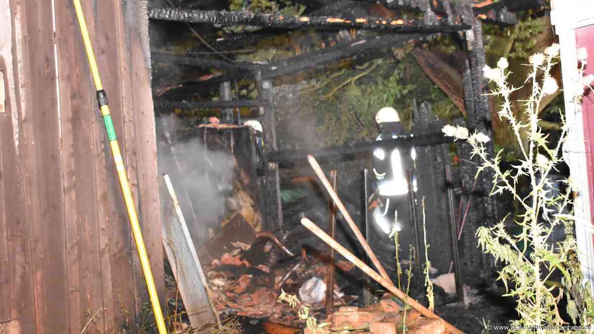 Polizei: Scheune auf Pferdehof im Südkreis Gifhorn brennt ab – 40.000 Euro Schaden