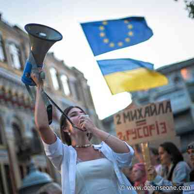 ‘Game of Thrones’ as Ukraine’s president, defense minister split