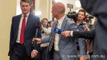 Slow, then fast: The downfall of a premier under siege