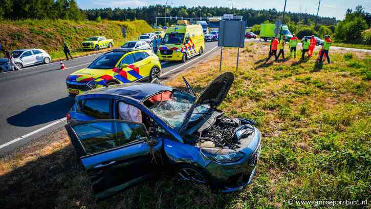 Auto slaat over de kop, iPhone van bestuurder belt zelf naar 112