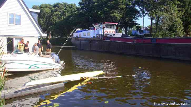 Twee gewonden na aanvaring tussen binnenvaartschip en kano’s