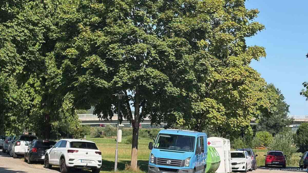 Parkchaos am Bahnhof: Bernau am Chiemsee plant Gebühren und mehr Stellplätze